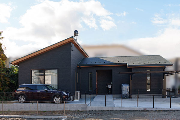 高齢の父を気遣いながら、1人の時間も充実させる工夫満載のバリアフリー平屋|家づくりのとびら建築実例集